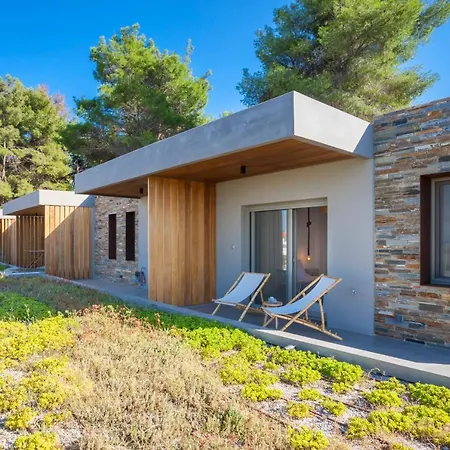 Villa Olive White *