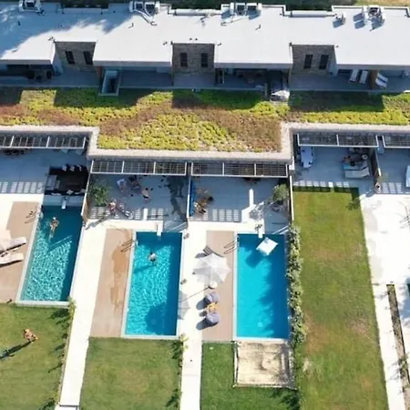 Villa Olive White